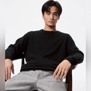 Uniqlo Men’s Cashmere Crew Neck Sweater
